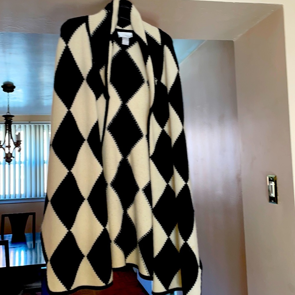 Black and white, soft, comfy wrap by Spiegel